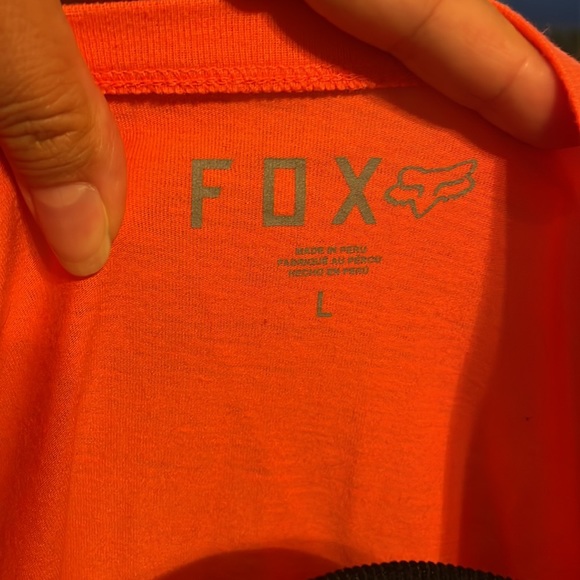 Fox size large super soft v-neck t-shirt. - Picture 4 of 4